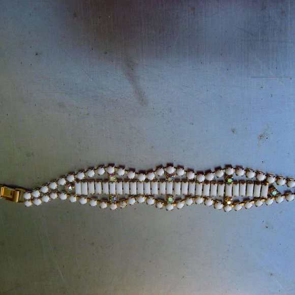 OLD WHITE GLASS & BOREALIS RHINESTONE BRACELET - Picture 1 of 2